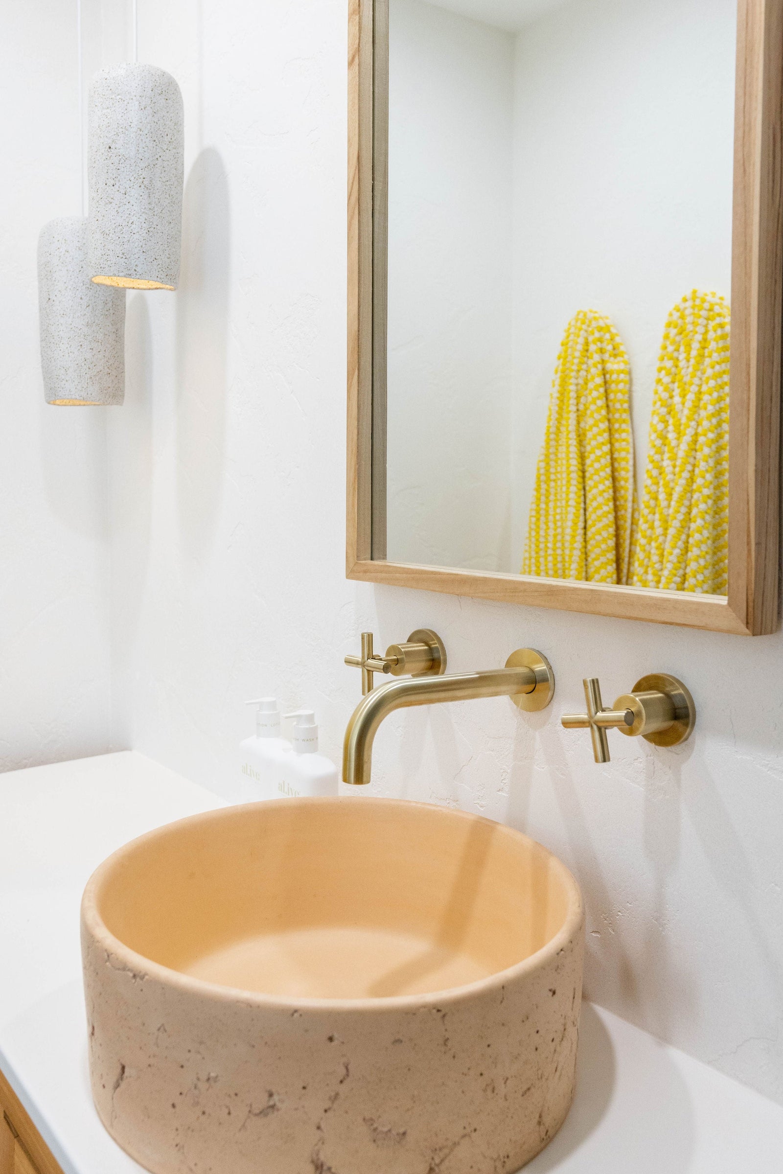 Meir Universal Round Curved Spout