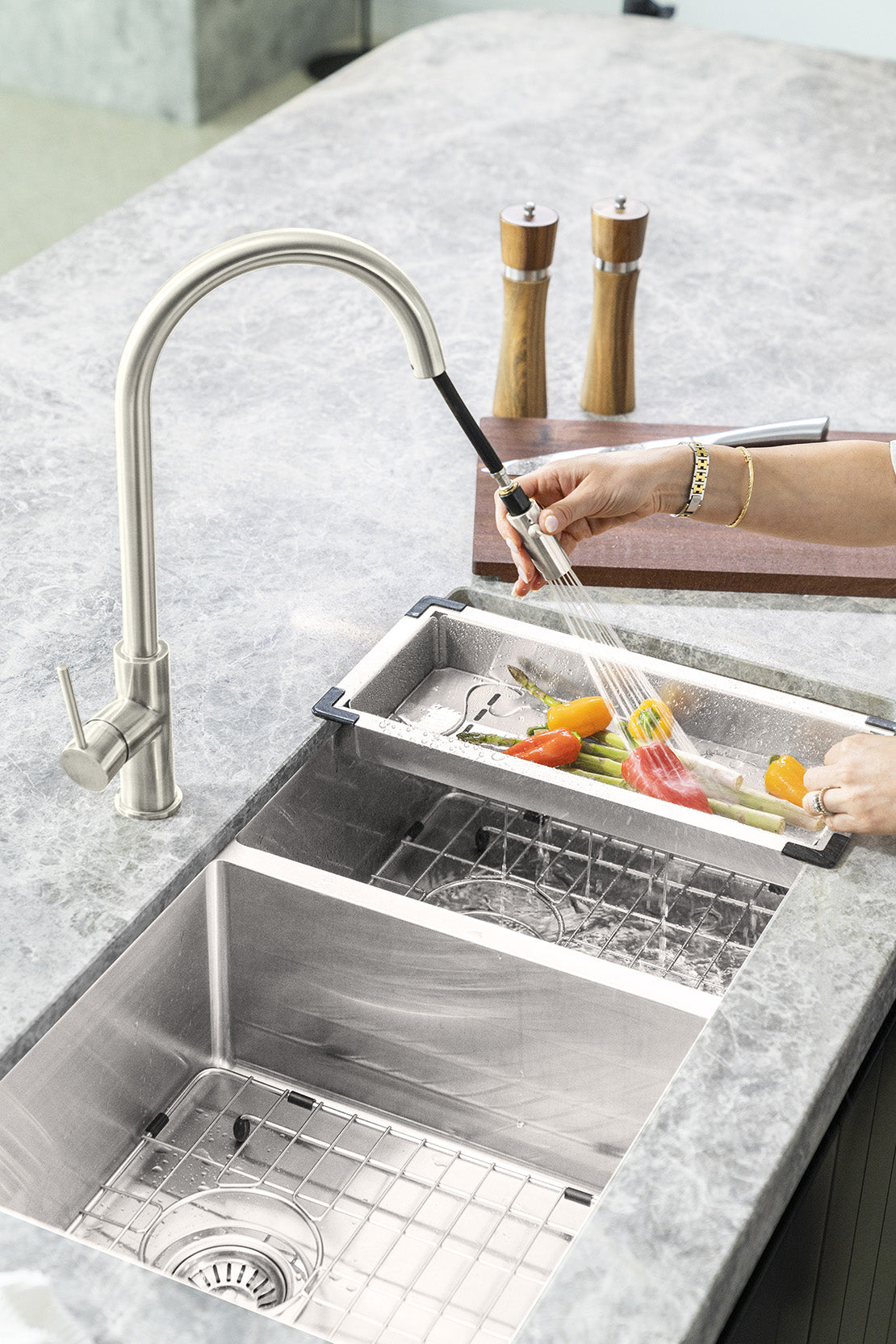 Meir Kitchen Sink Colander