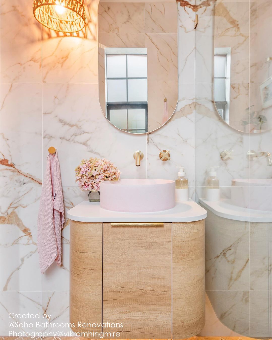 Otti Bondi Wall Hung Curve Vanity | Natural Oak & Black Oak
