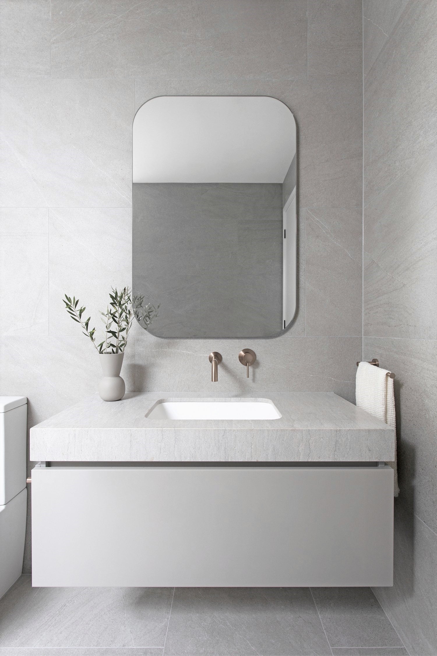 Meir Round Guest Towel Rail