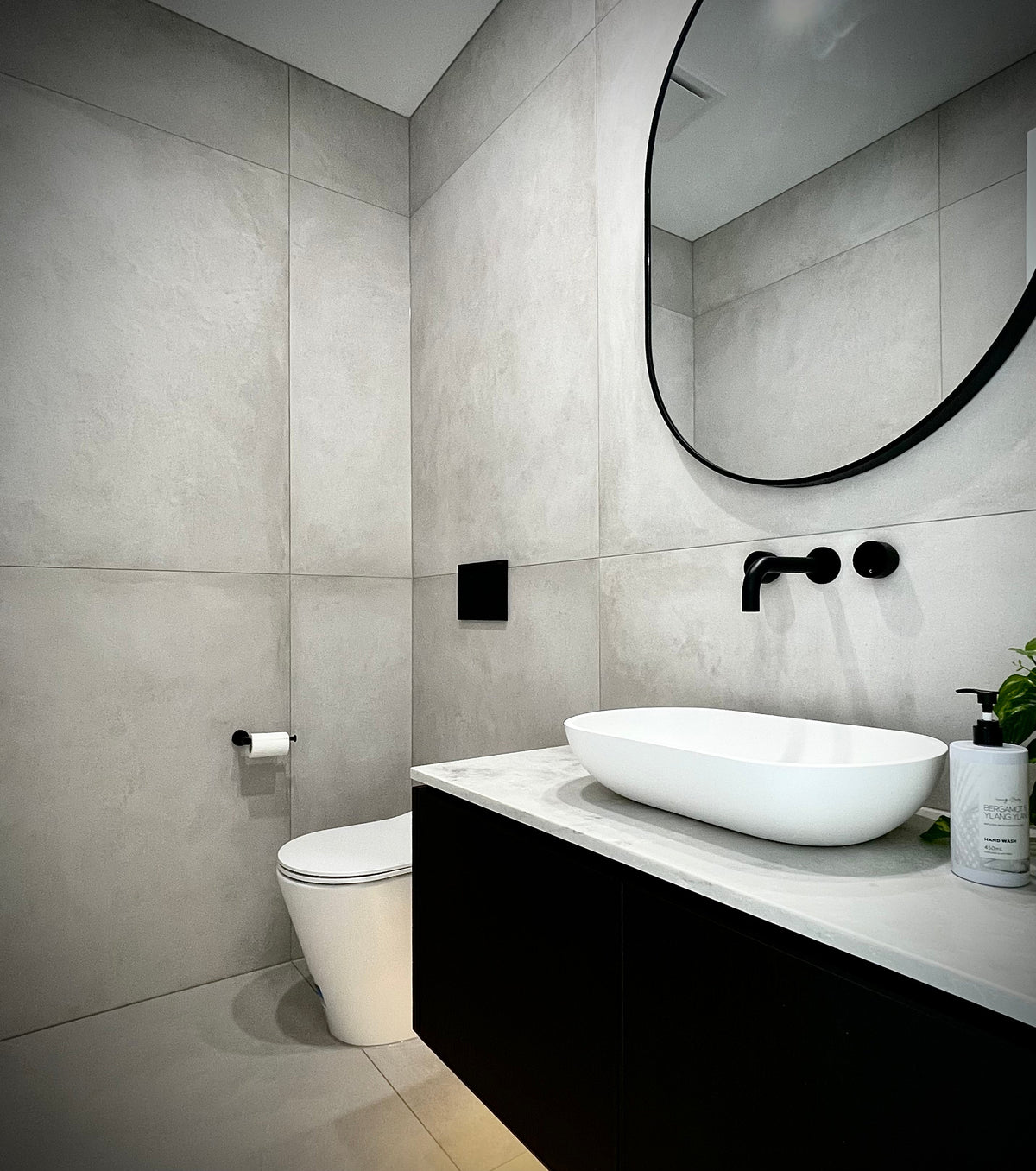 Meir Round Toilet Roll Holder - Matte Black in a bathroom