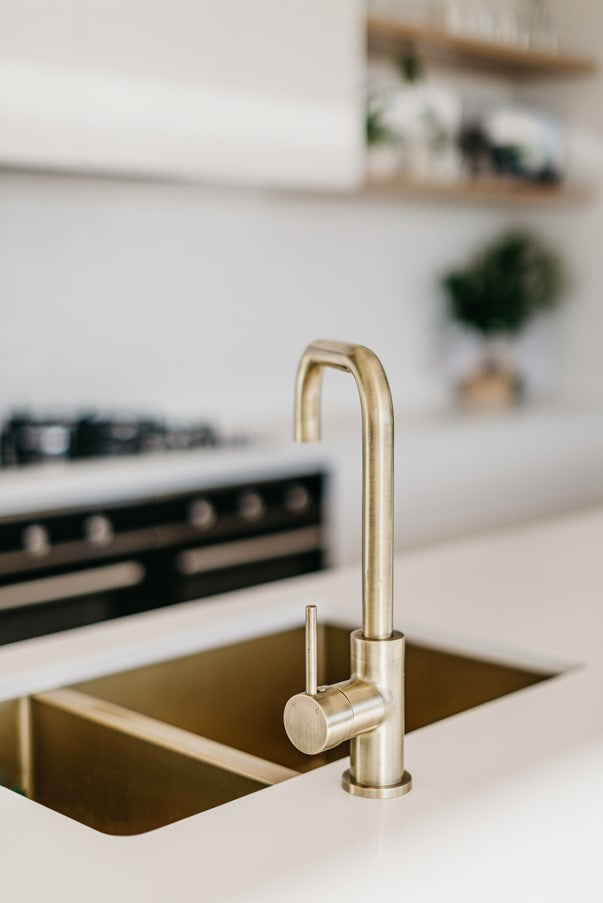 Meir Kitchen Sink One & Half Bowl 670 x 440