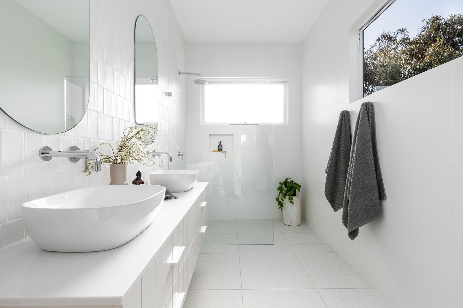 Meir Round Wall Shower Curved Arm 400mm