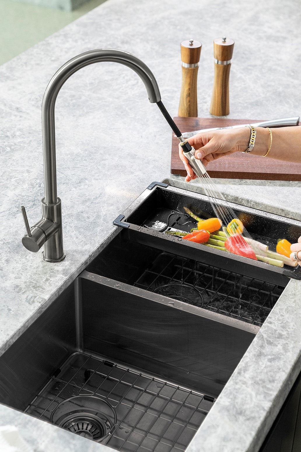 Meir Kitchen Sink Colander