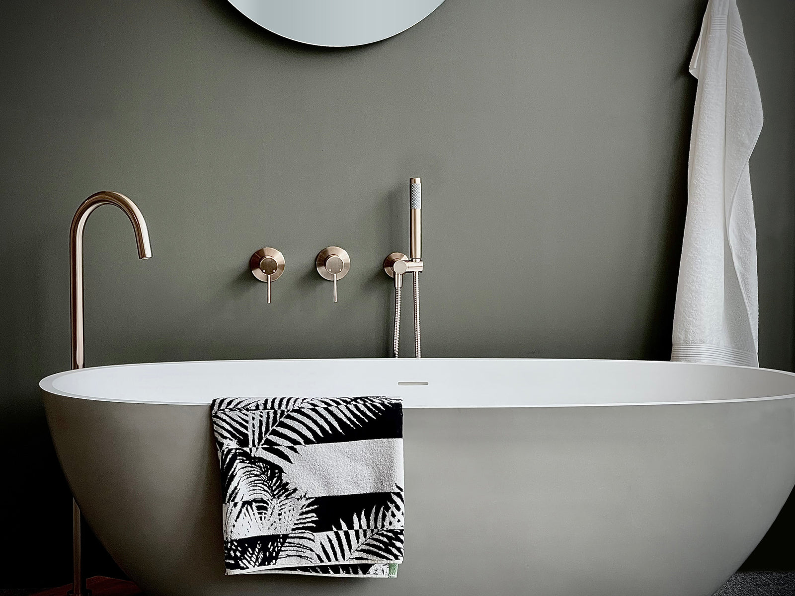 Meir Round Freestanding Bath Spout