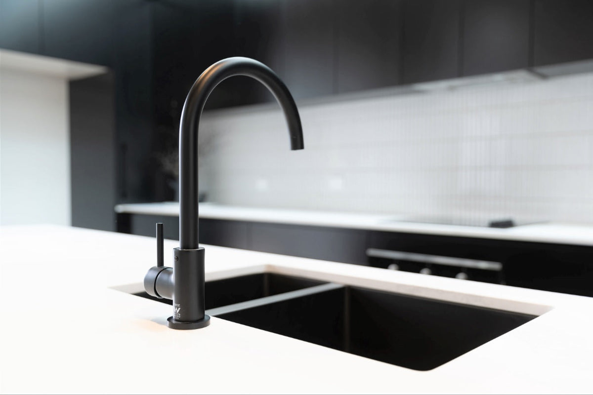 Meir Kitchen Sink One & Half Bowl 670 x 440