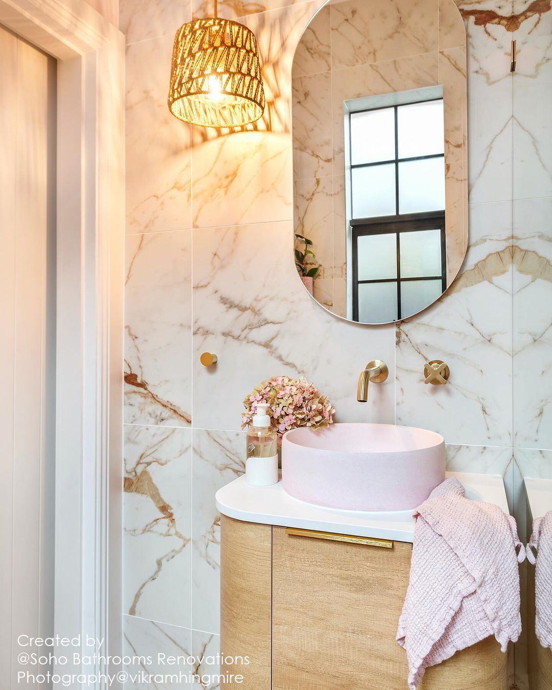 Otti Bondi Wall Hung Curve Vanity | Natural Oak & Black Oak