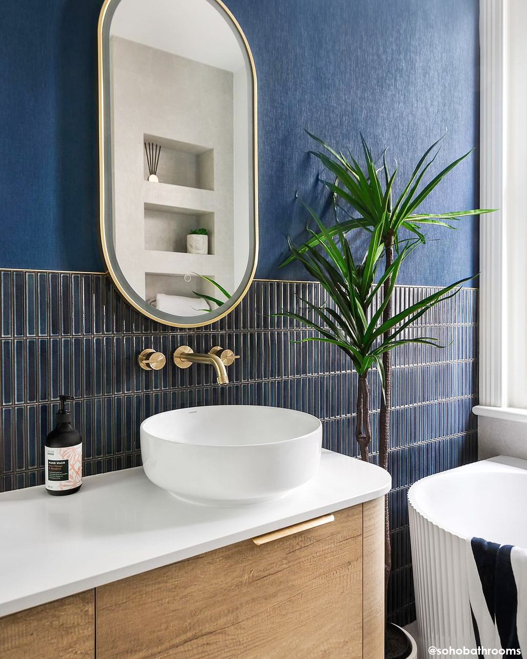 Otti Bondi Wall Hung Curve Vanity | Natural Oak & Black Oak