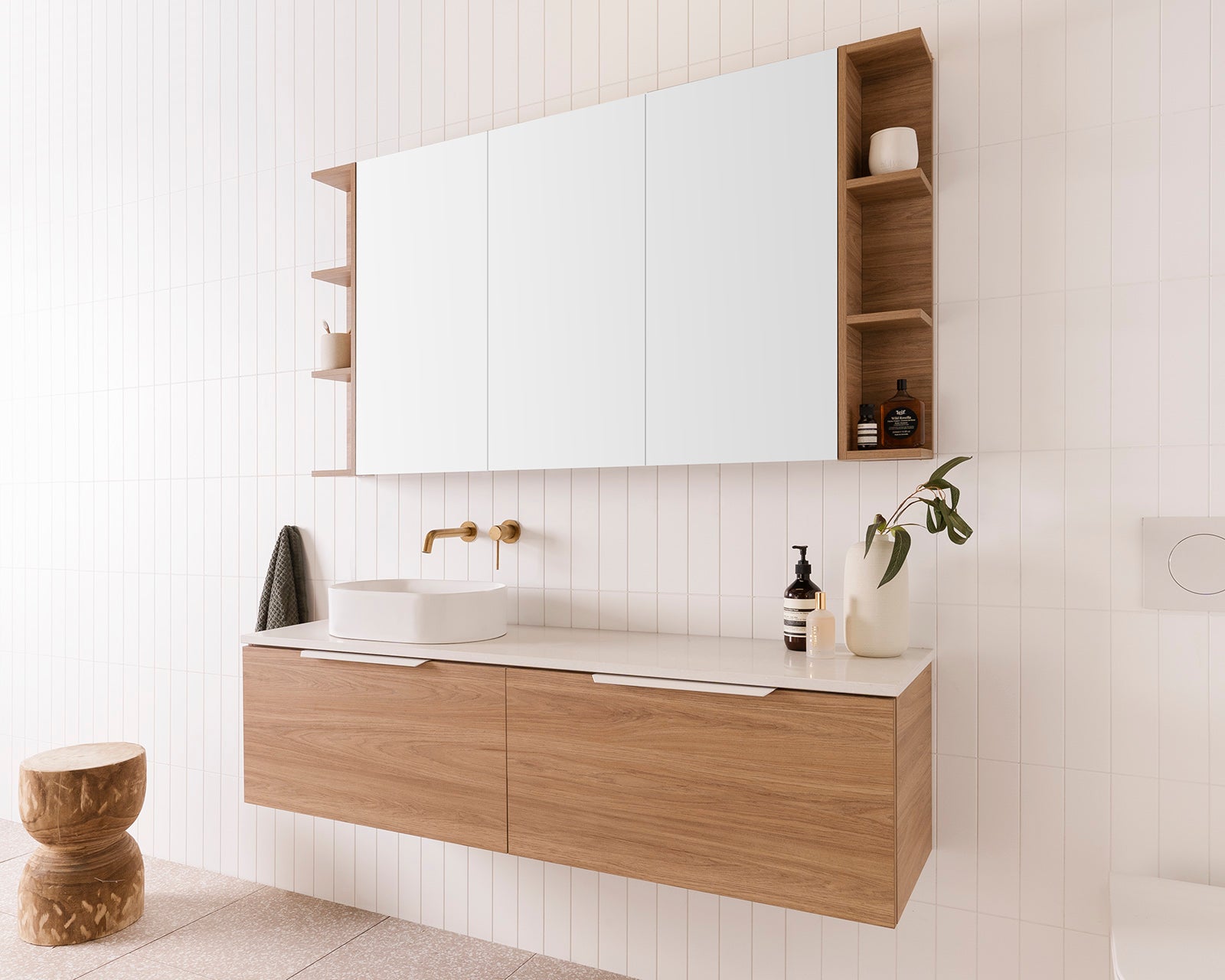 Glacier Pro Ensuite, All-Drawer, Slim 1500, Left Hand Bowl. Prime Oak Woodmatt cabinet finish with Matte White Blaze Handles. 20mm Organic White Caesarstone benchtop and Patty Above-Counter basin. Glacier Pro Shelf Mirrored Cabinet, 1500 3 door.
