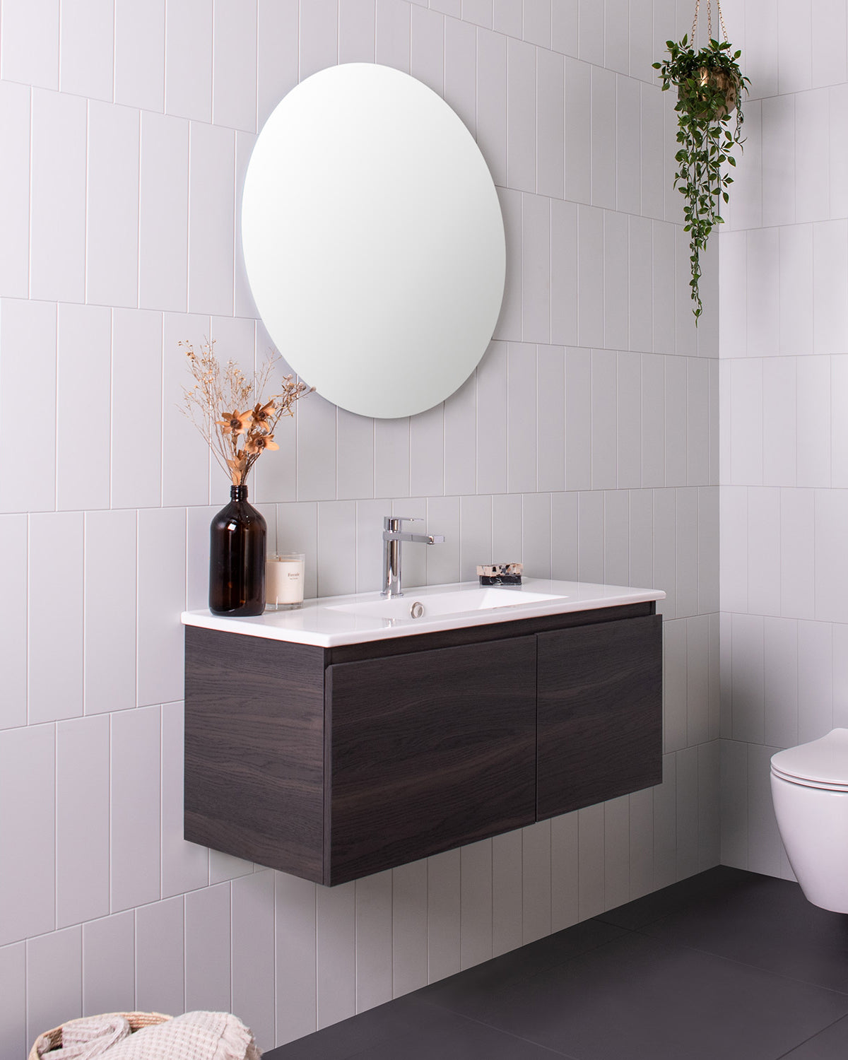 Glacier Ensuite, Door & Drawer, Slim 900 Centre Bowl. Bottega Oak Woodmatt textured cabinet finish. Ceramic moulded top.