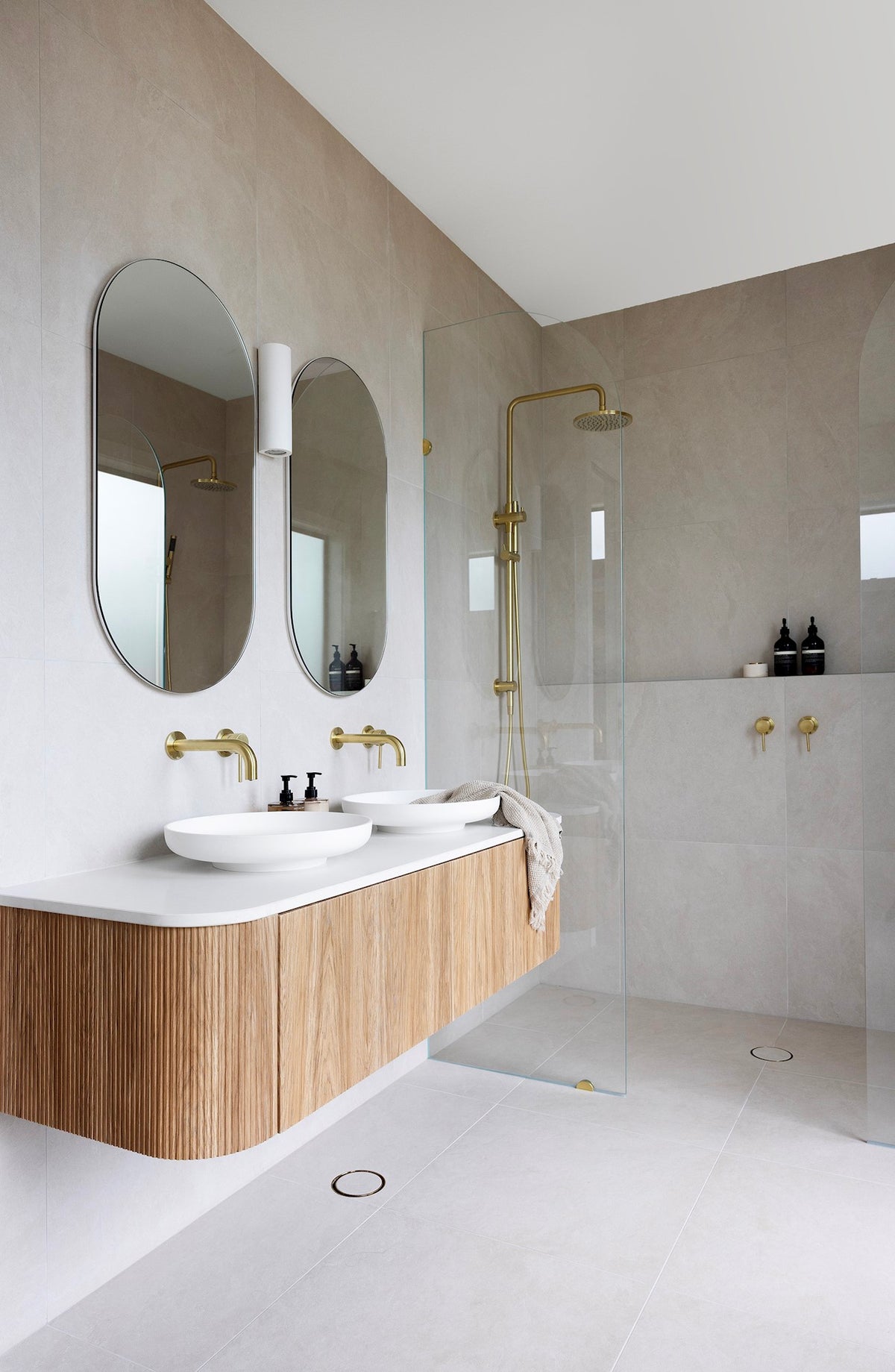 ADP Pill Mirror 450 x 900 MM / 600 x 900 MM