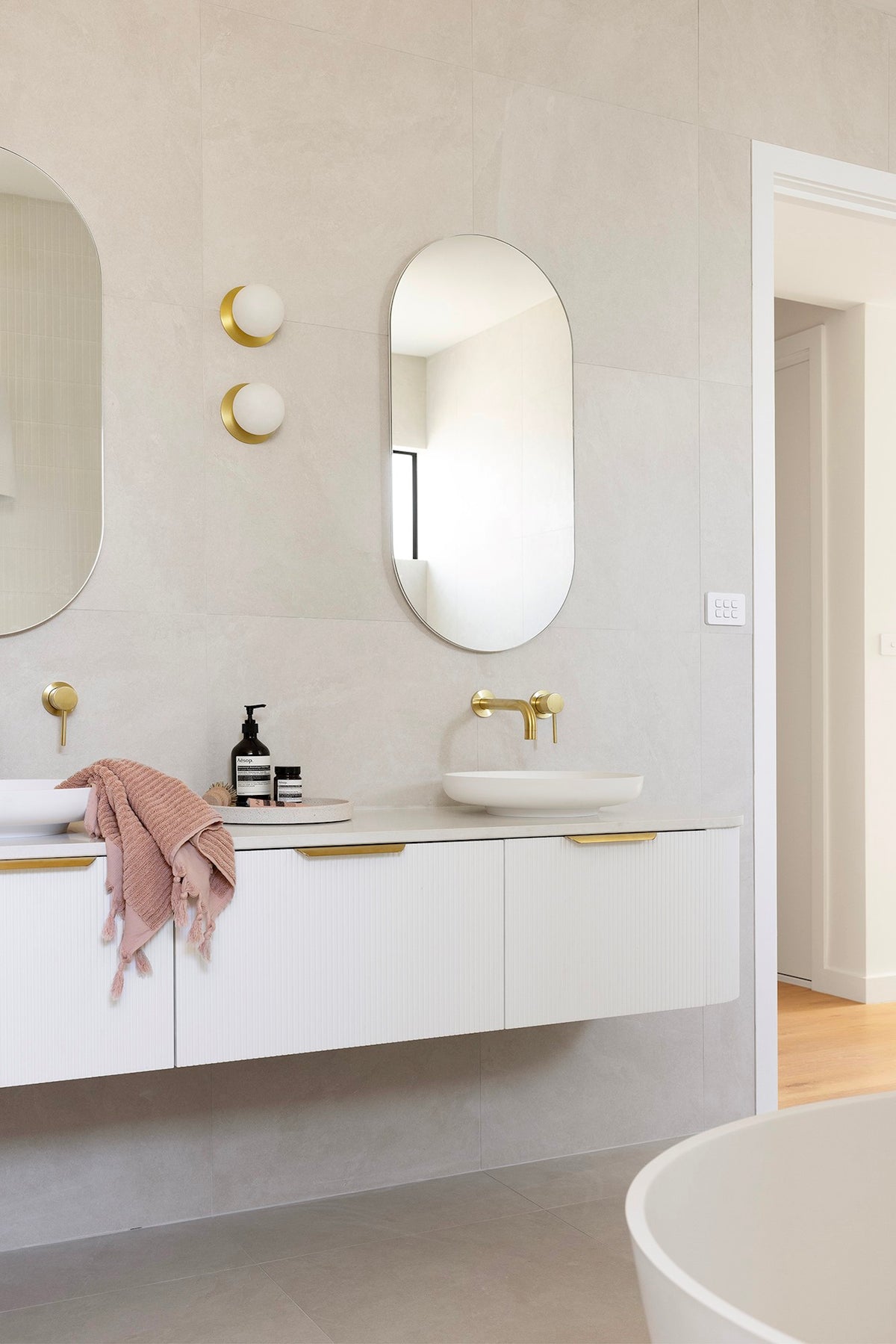 ADP Pill Mirror 450 x 900 MM / 600 x 900 MM