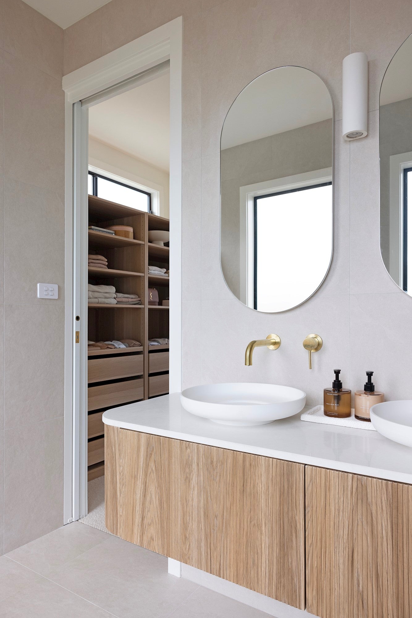 ADP Pill Mirror 450 x 900 MM / 600 x 900 MM