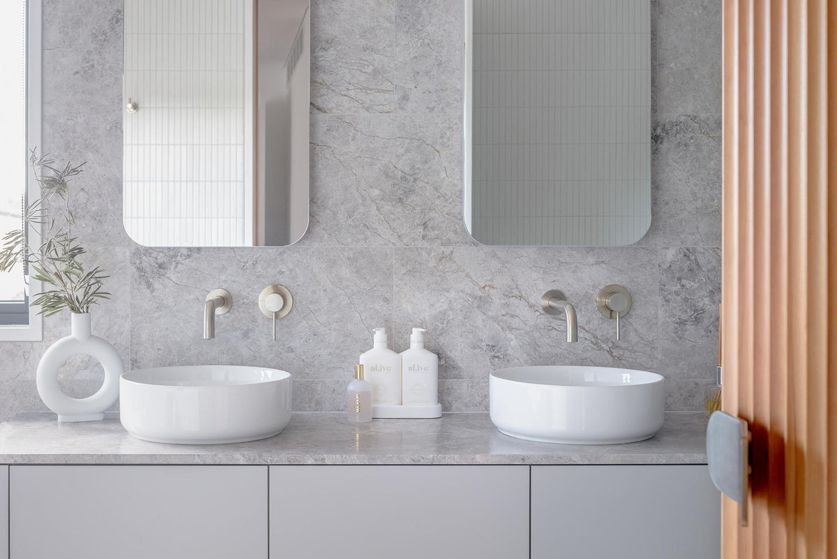 Meir Universal Round Curved Spout