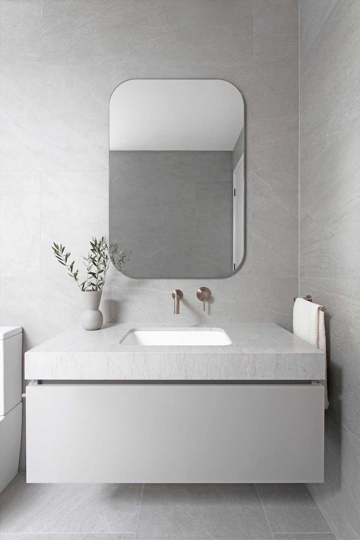 Meir Round Guest Towel Rail